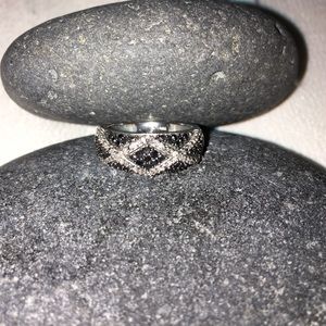 Black/white diamond ring