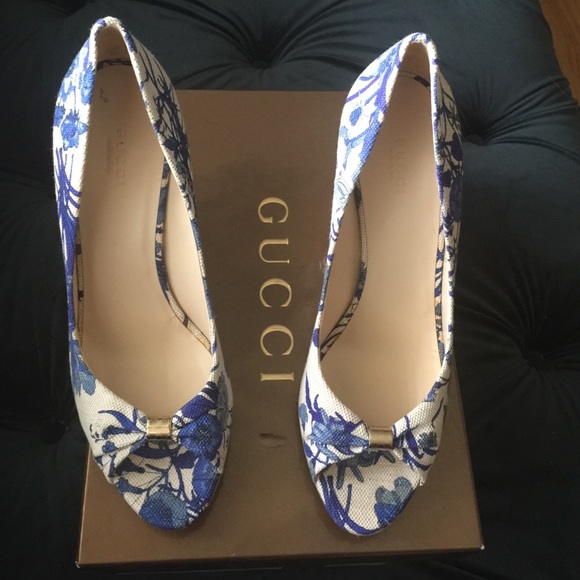 Gucci Flora Canvas size 38
