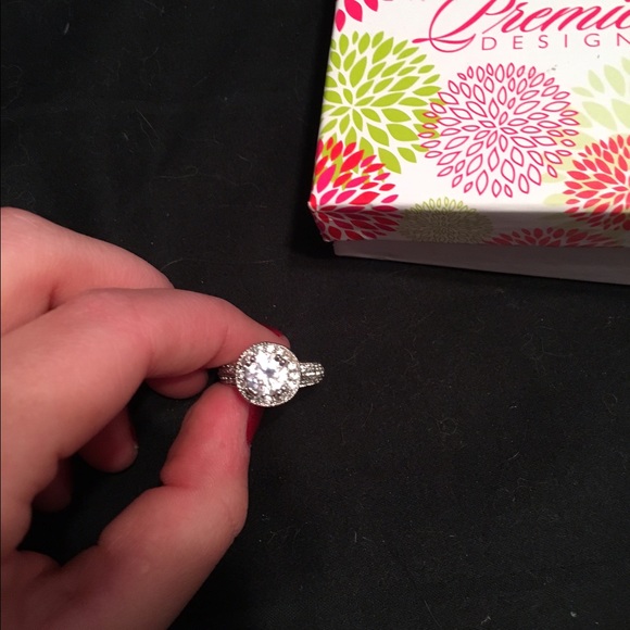 Premier design ring