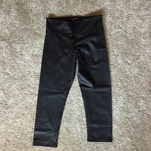 NWT Onzie Cocodrillo Capri