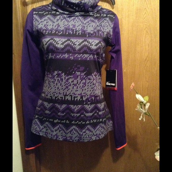 Flash sale $40 New Nike Pro long sleeve shirt