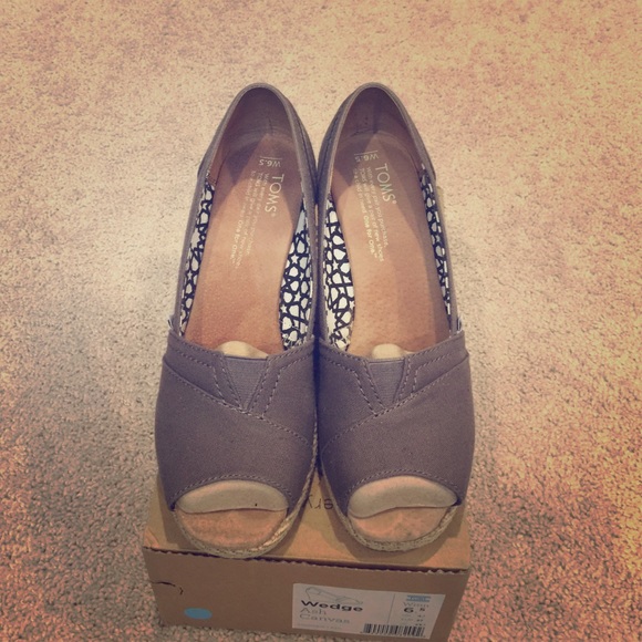 Toms Canvas Wedges