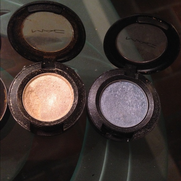 Bundle of 4 MAC eyeshadows - Picture 2 of 4