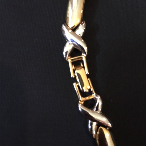 18" Necklace Classy Two-tone - Picture 2 of 2