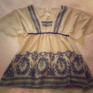 Classic tunic top in ivory and black