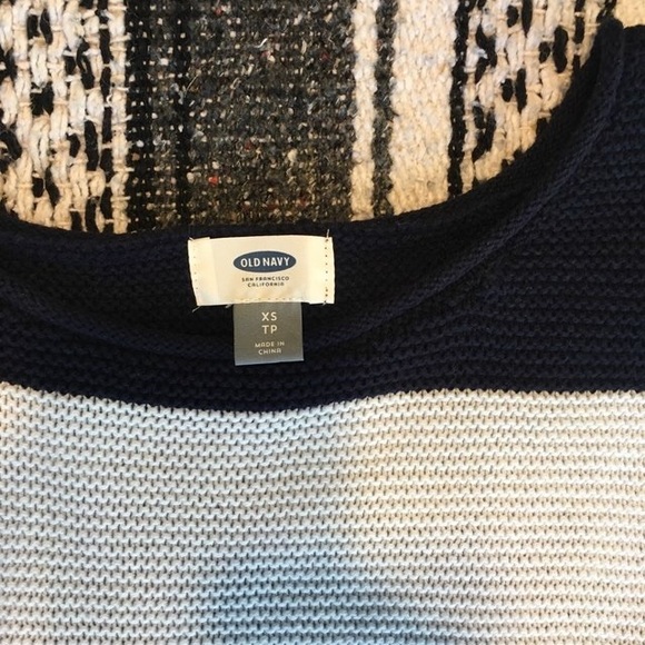 old navy sweater - Picture 2 of 4