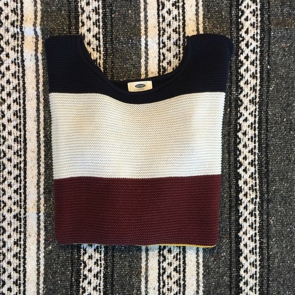 old navy sweater - Picture 3 of 4