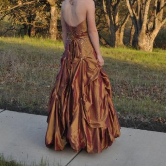 Prom dress - Picture 1 of 3