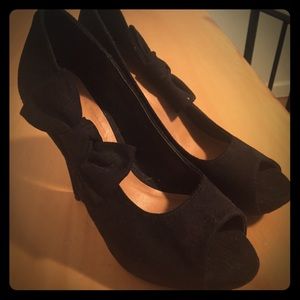 Peep toes heels