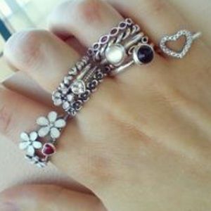 LOOKING TO TRADE FOR PANDORA RINGS