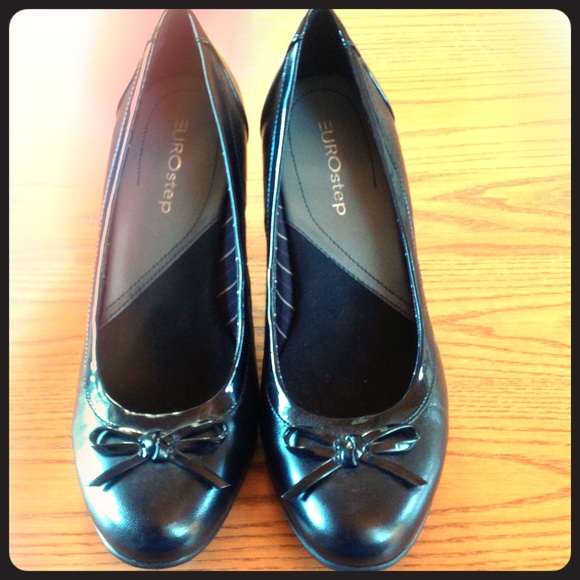 Eurostep women's bow tie pumps size 7