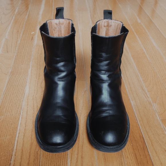 Comfortable leather boots made in Italy.