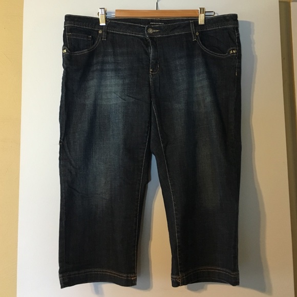 Stretch modern fit capris size 16