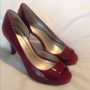 Anne Klein burgundy patent peep toe heels size 6.5