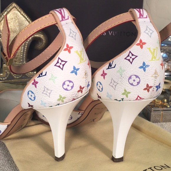 Louis Vuitton⚜Limited Edition White Monogram Pumps - Picture 3 of 4