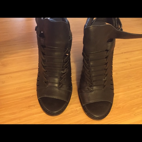 Never worn! Intentionally blank heels - Picture 3 of 3