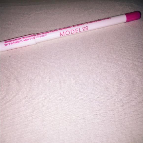 Model Co Illusion Lip Liner