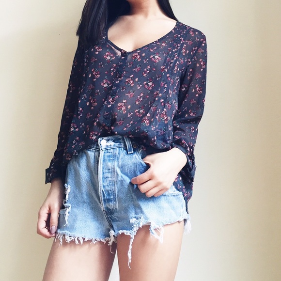 Floral Chiffon V-Neck Blouse - Picture 2 of 4