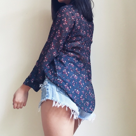 Floral Chiffon V-Neck Blouse - Picture 4 of 4