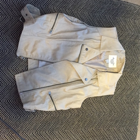 Vest - Picture 1 of 3