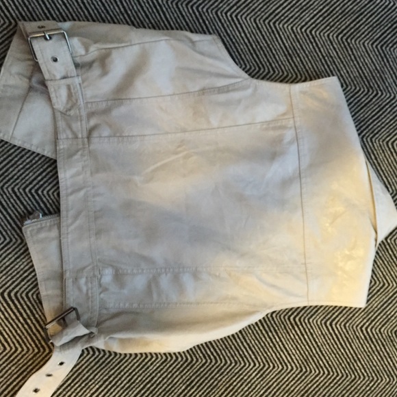 Vest - Picture 2 of 3