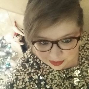 Meet your Posher, Yesenia