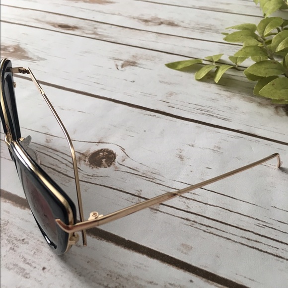 Last one! Reflective cateye sunnies - Picture 2 of 3