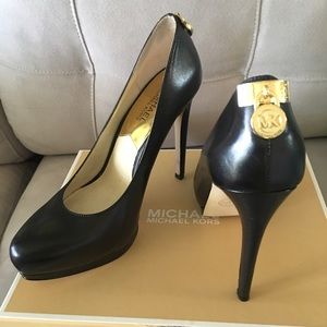 Michael Kors Hamilton Pump Almost New Condition.