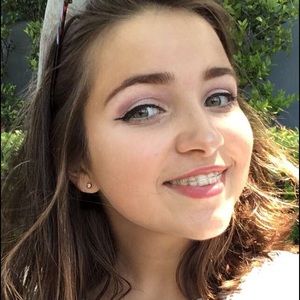 Meet your Posher, Lydia