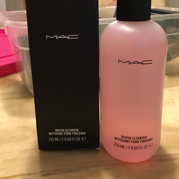 Mac brush cleanser