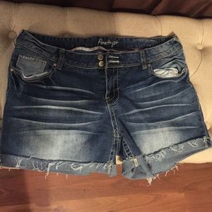 Amethyst Denim Frayed Shorts size 16