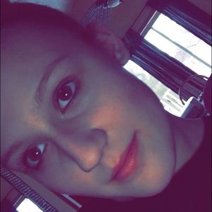 Meet your Posher, Abbi