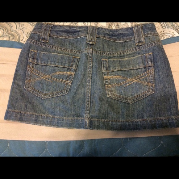 Aeropostale Jean skirt! Size 1/2. - Picture 2 of 3