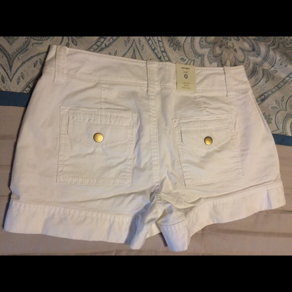 Old Navy White Shorts. Size 0. - Picture 2 of 3