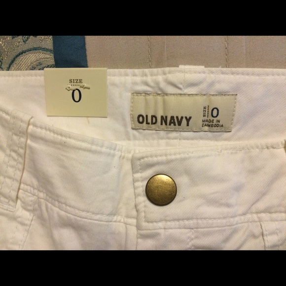 Old Navy White Shorts. Size 0. - Picture 3 of 3