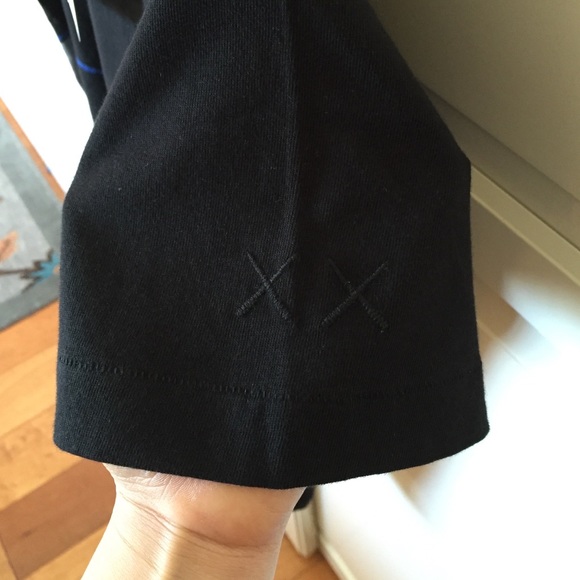 Uniqlo KAWS collaboration Graphic TEE - Picture 2 of 3