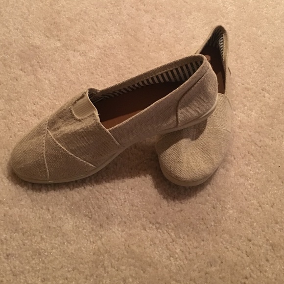 Tan slip on shoes - Picture 2 of 2