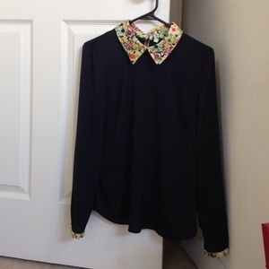 Black shirt w floral collar - S