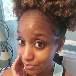 Meet your Posher, Aja