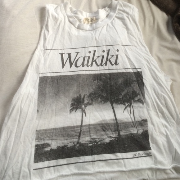 brandy melville waikiki muscle tee - Picture 1 of 2