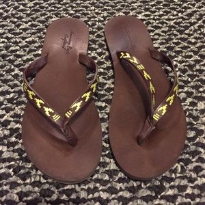 American eagle size 9 brown flip flops