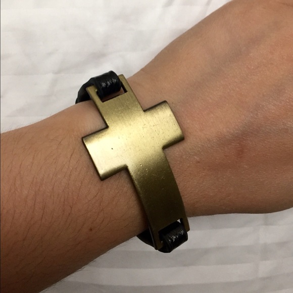 Urban chic gold side cross black bracelet
