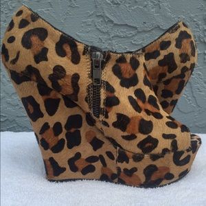 Steve Madden Wicked sz 6.5 leopard wedge booties