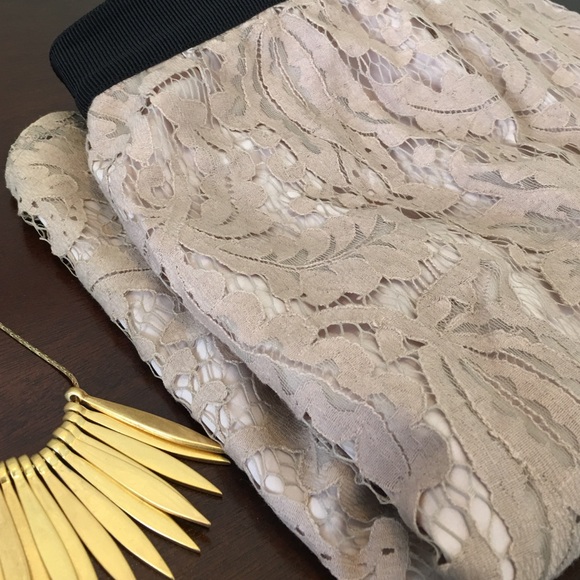 Elegant lace skirt from Ann Taylor LOFT - Picture 3 of 3