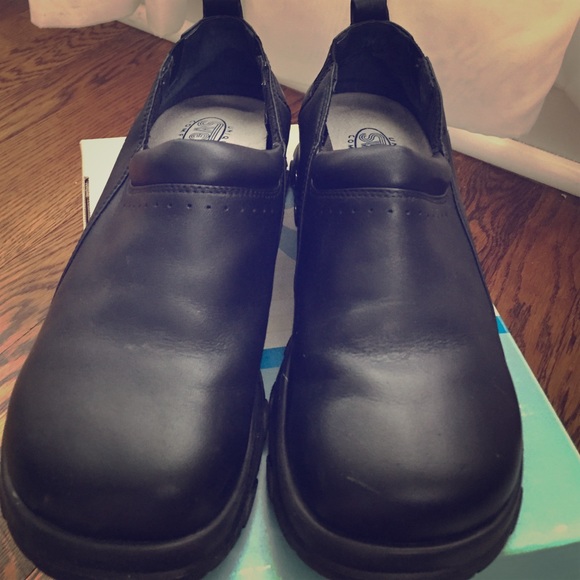 Nursing shoes