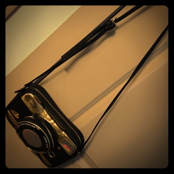 Click Click...This Is A Cross Body Camera Purse📸