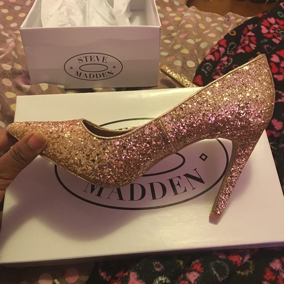 Beautiful Gold Steve Madden Heels