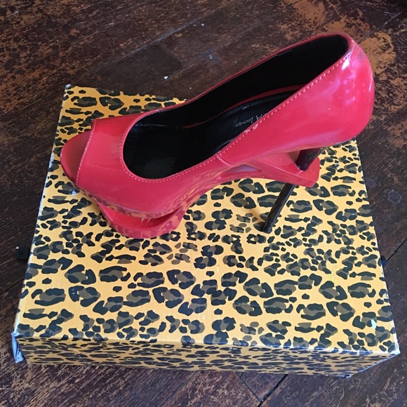 Heels - Picture 2 of 2