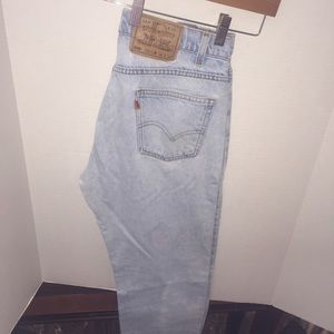 Levi High-Waisted Jeans.