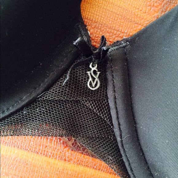 Simple Black Bra - Picture 2 of 3